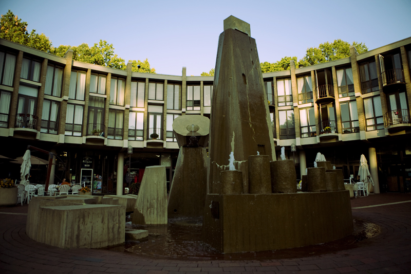 lake anne fountain